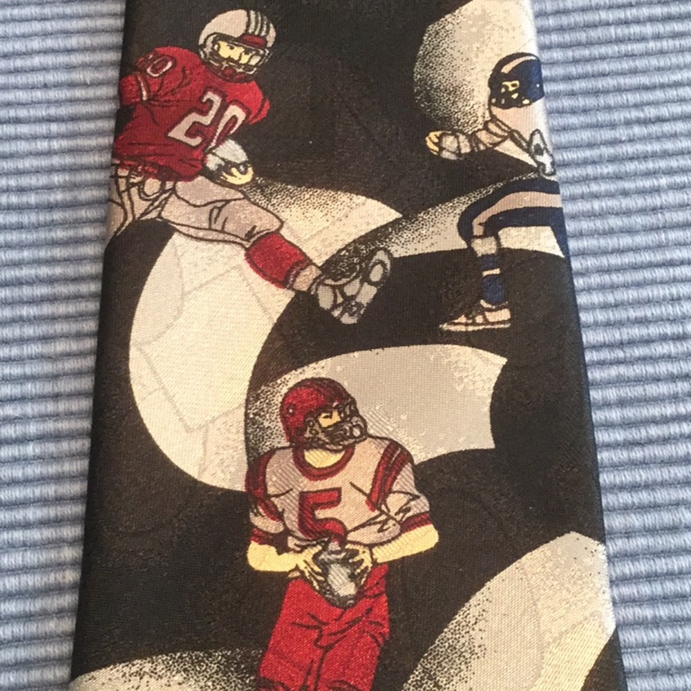 FOOTBALL ! necktie 58” long 100% polyester. American Sports - Picture 8 of 8